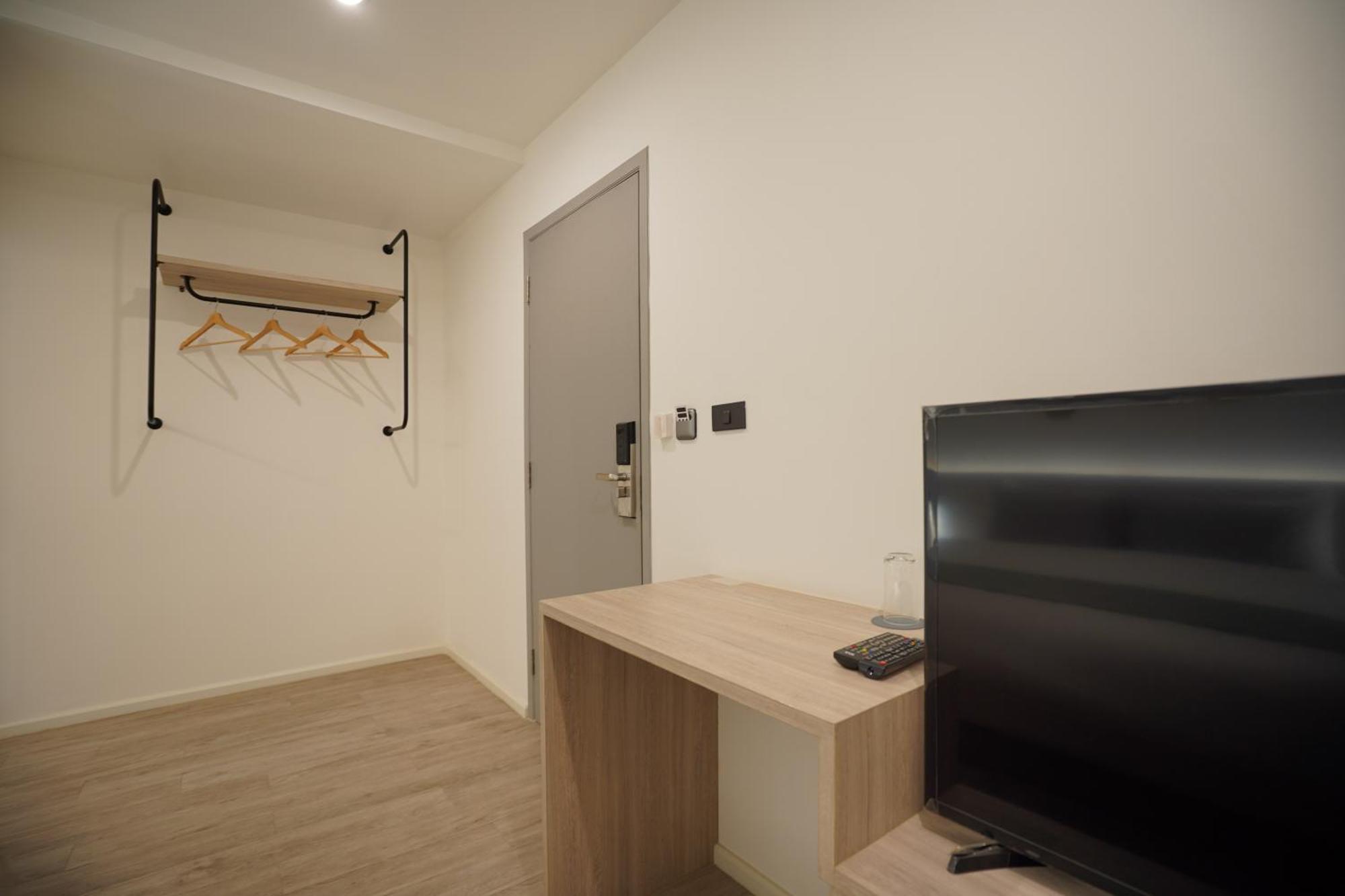 E11 Hotel - Bts Punnawithi Bangkok Exterior foto